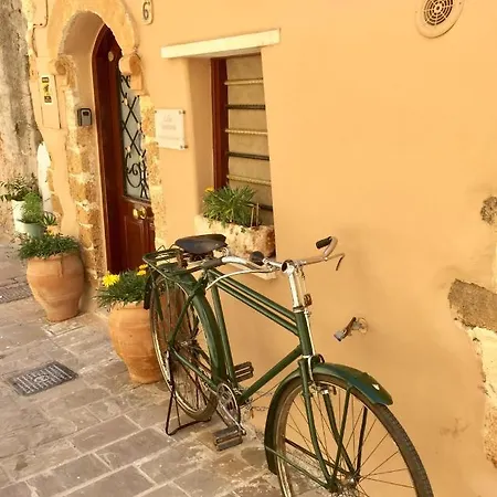 Calle Veneziana Chania (Crete)
