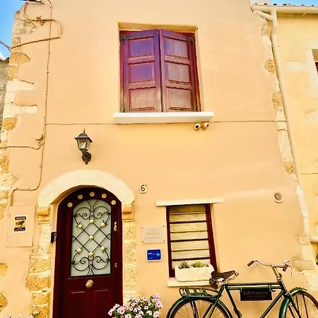 Calle Veneziana Chania (Crete)
